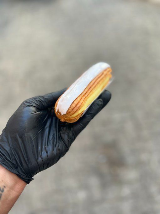 L'ÉCLAIR*