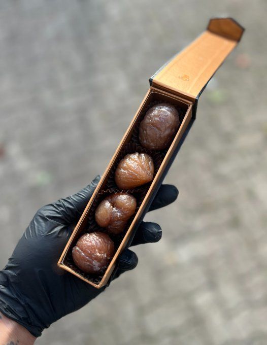 LES MARRONS GLACÉS* **